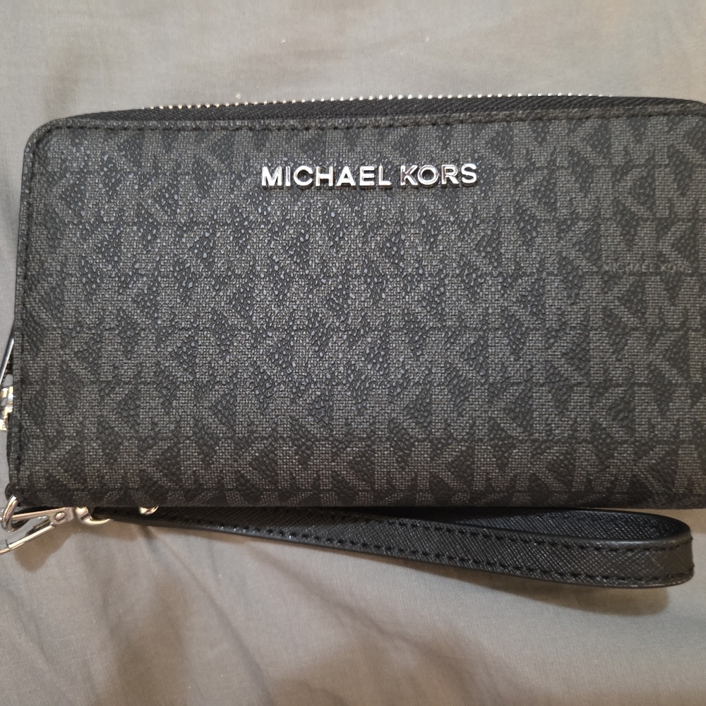 Michael Kors Black Signature Wristlet Wallet